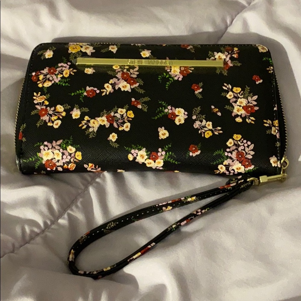 Women’s wristlet wallet STEVE MADDEN